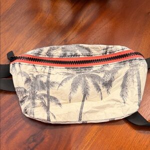 Aloha Fanny Pack - Palm Tree Print 🌴